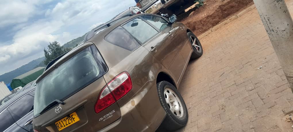 TOYOTA Avensis Verso